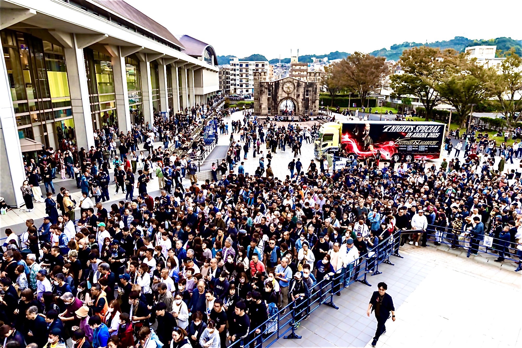 大勢の人が集まるイベント会場
