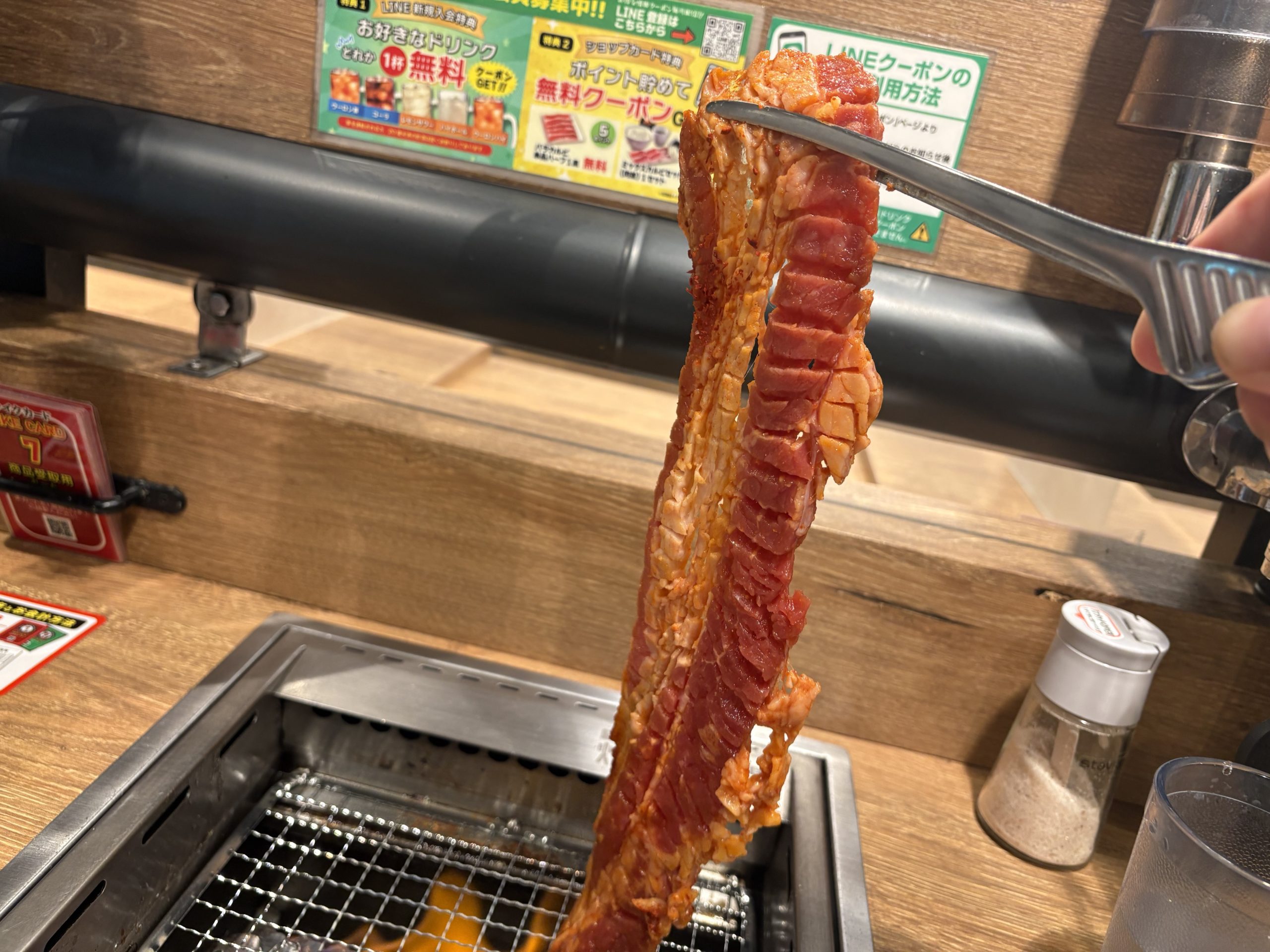 串に刺された長い肉