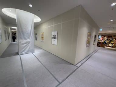 ショッピングモール内の新店舗オープンエリア。