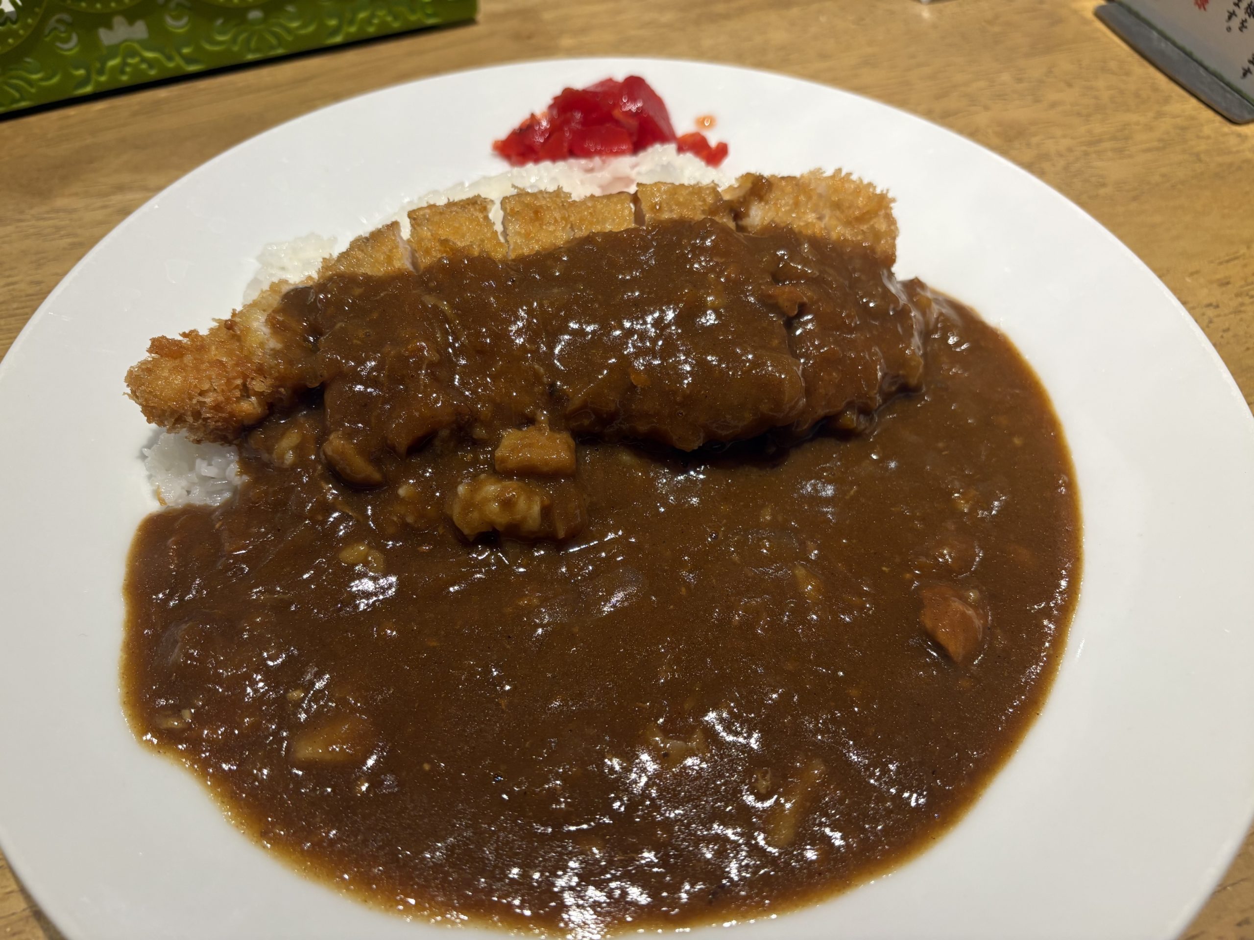 カツカレーのプレート