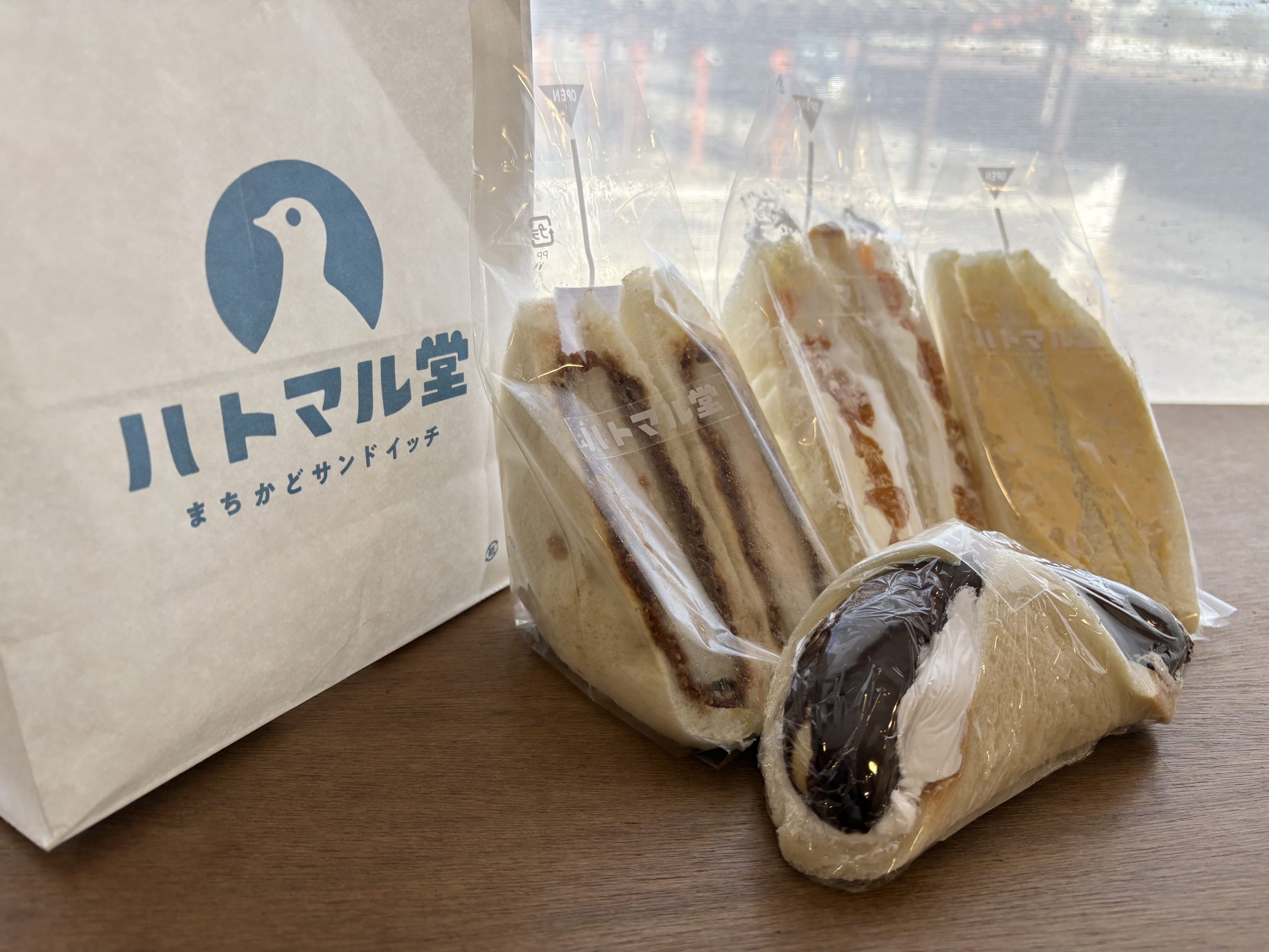 ハトマル堂のサンドイッチとエコバッグ