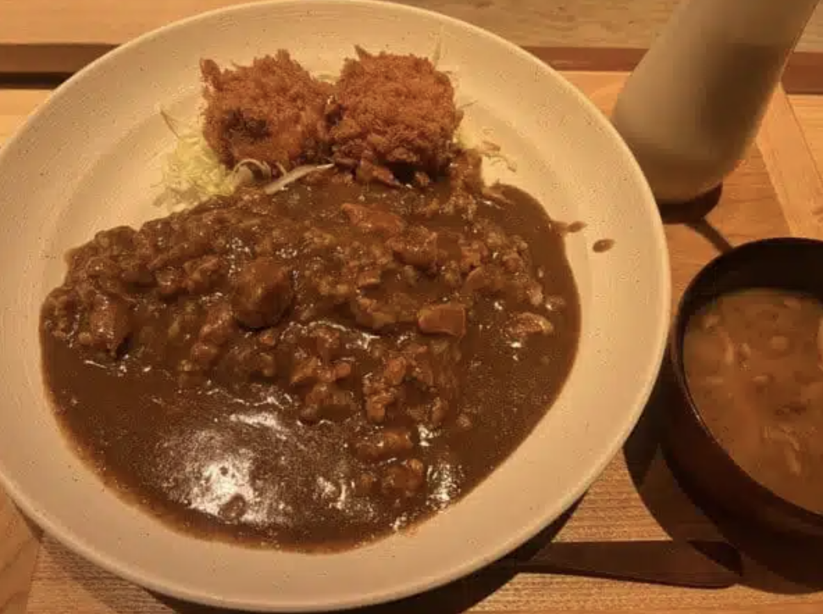 カレーライスとフライ、味噌汁