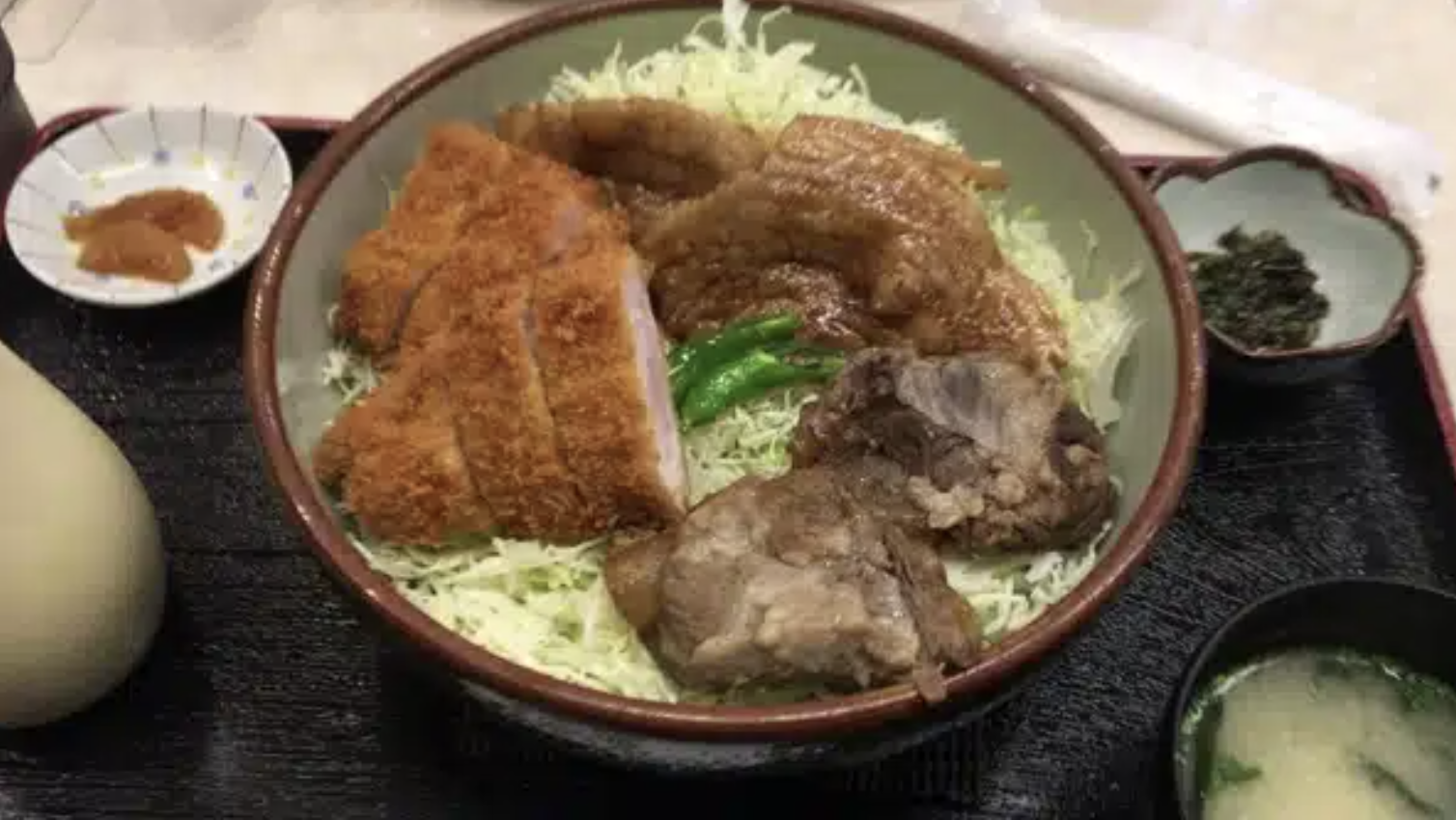 多種肉のキャベツ丼定食