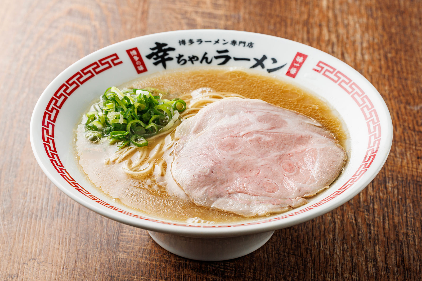 豚骨ラーメン、チャーシュー、ねぎ入り