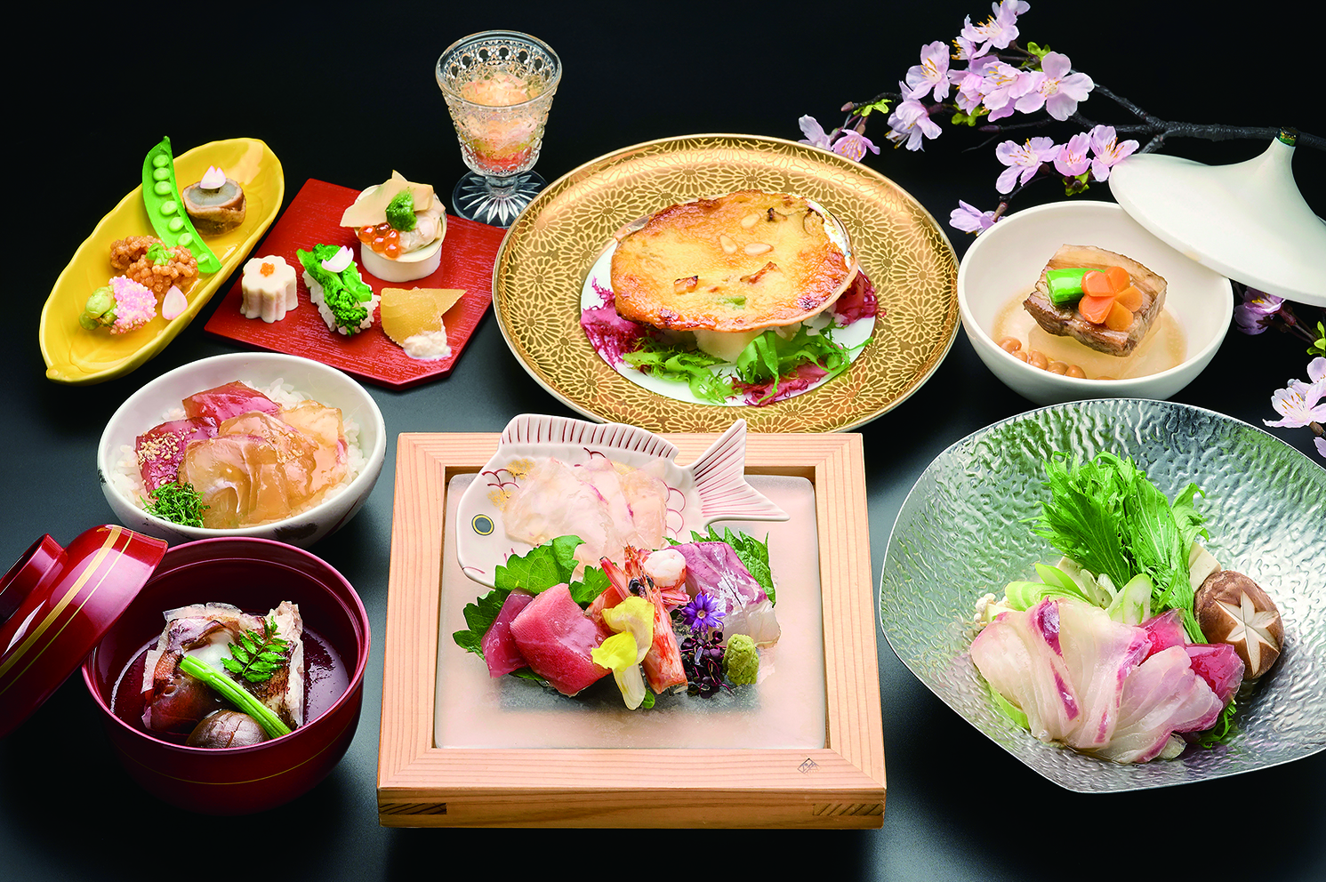 豪華な和食の盛り合わせ