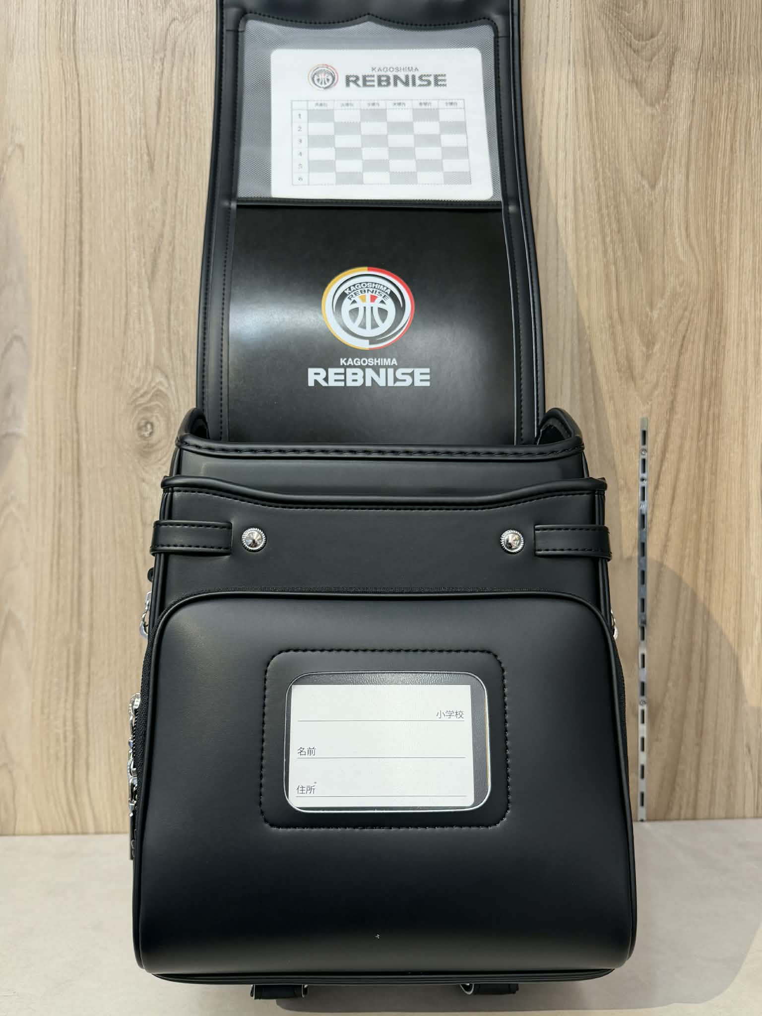 黒いランドセルとロゴ
