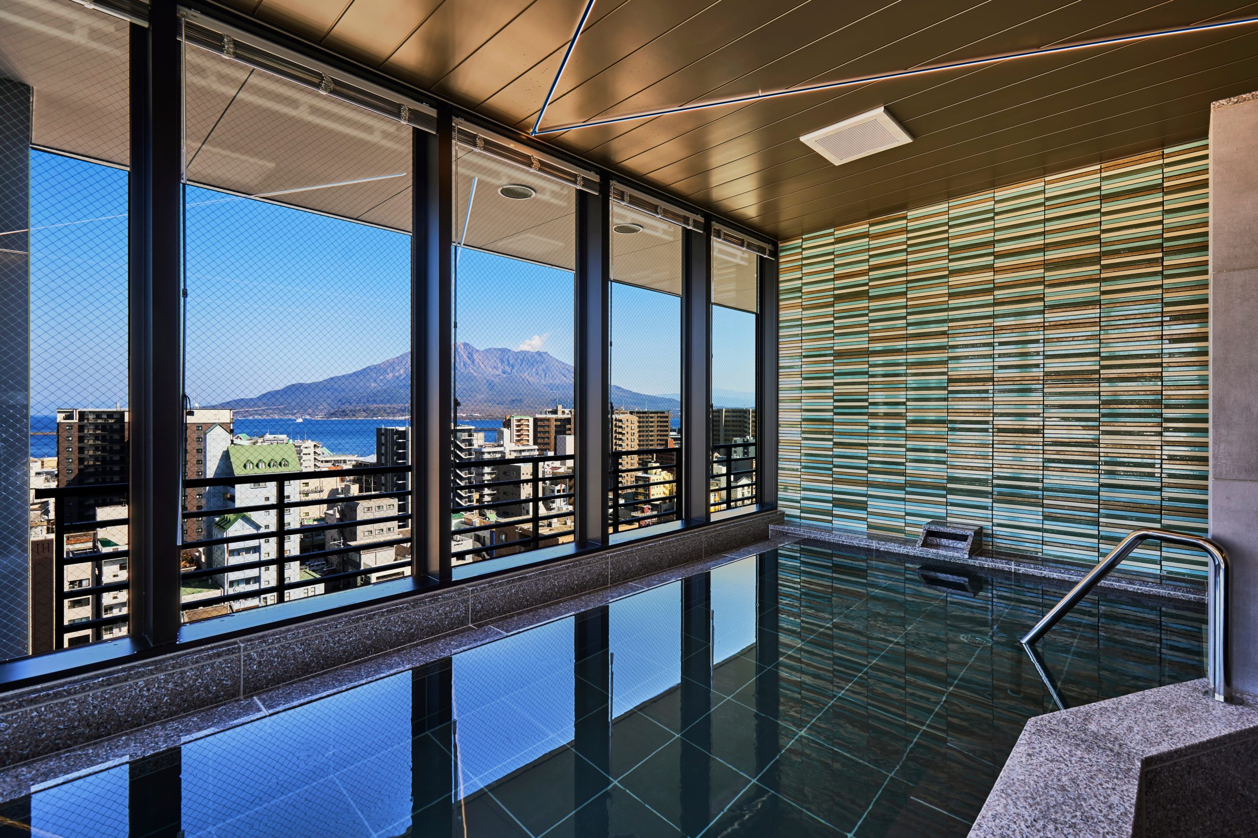 温泉と桜島の眺望