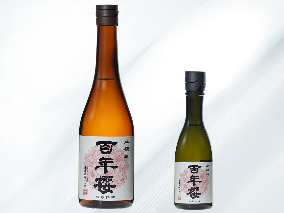 二本の日本酒のボトル