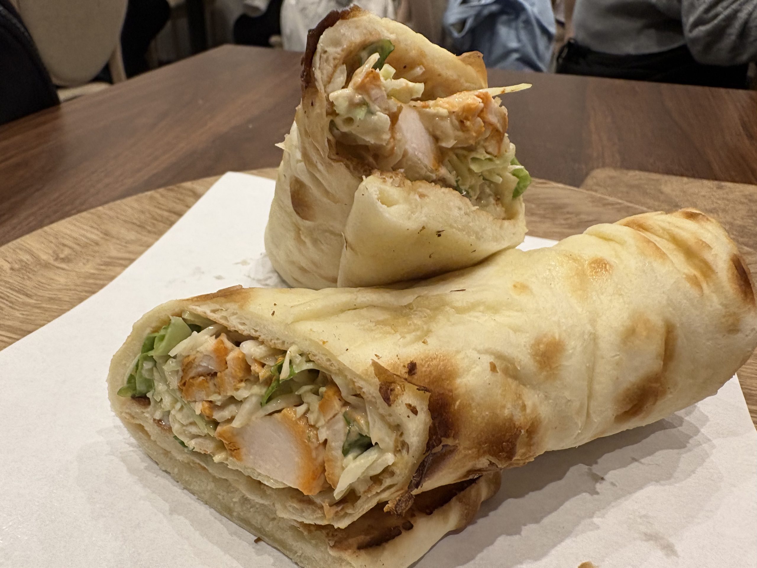 チキンと野菜のサンドイッチラップ